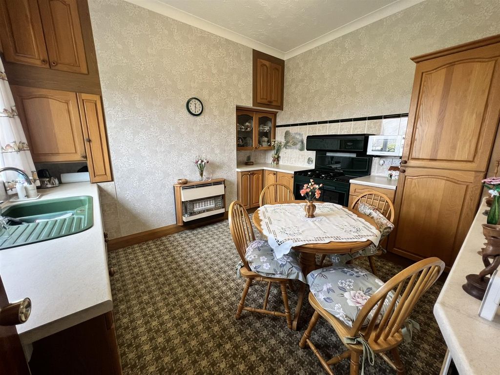 Property photo 2 of 29