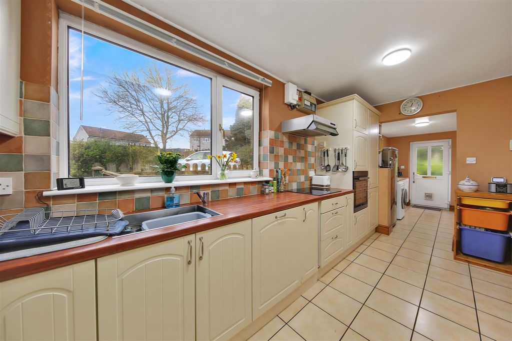 Property photo 2 of 20 Kitchen
