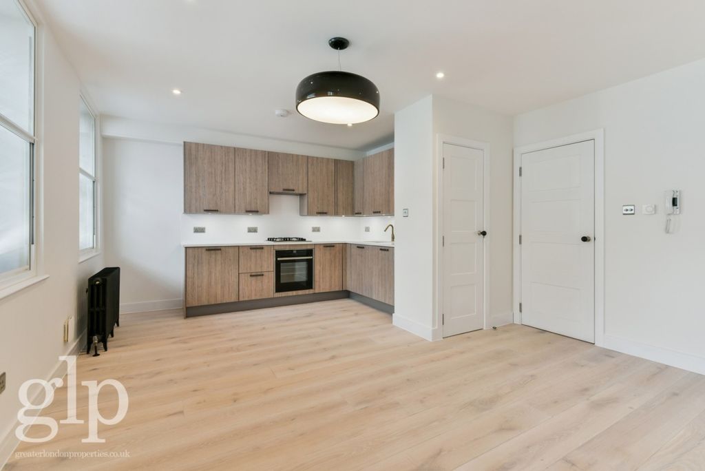 Property photo 1 of 9 959540