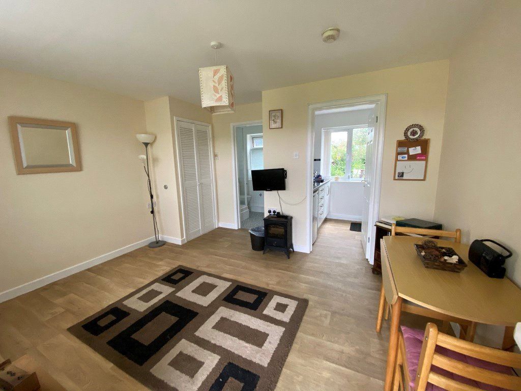 Property photo 3 of 6 Lounge/Bedroom