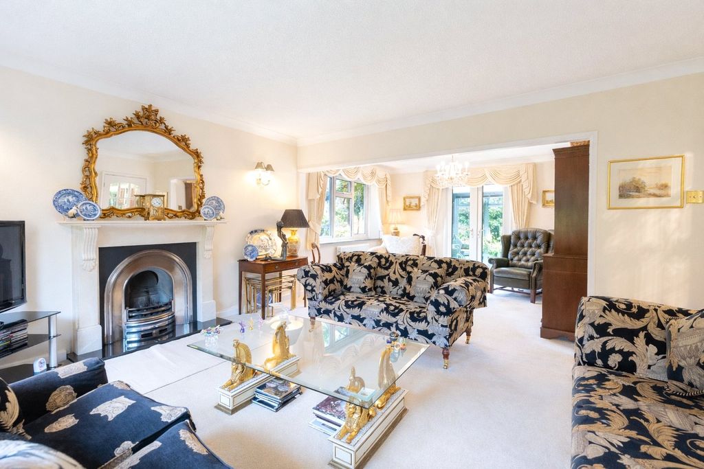 Property photo 3 of 12 Sitting Room