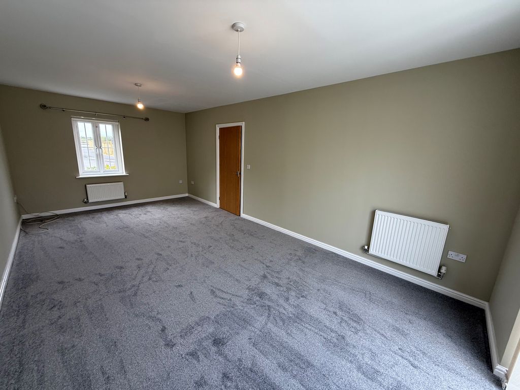 Property photo 3 of 16 Lounge