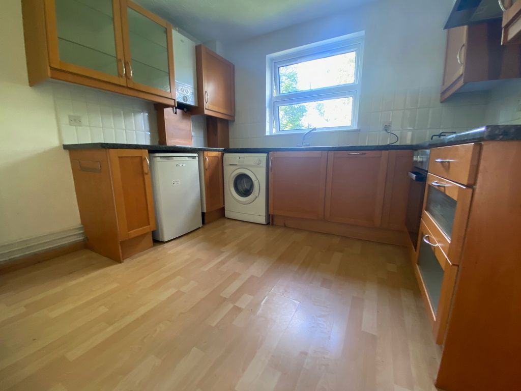 Property photo 2 of 6 Kitchen