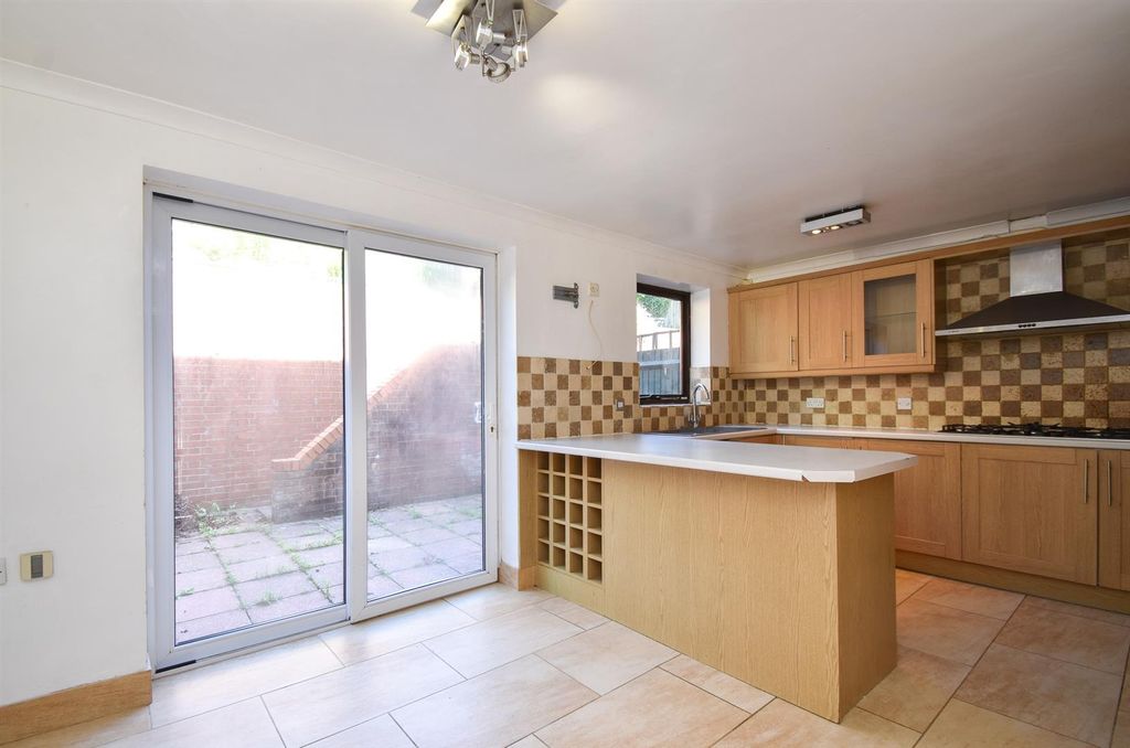 Property photo 2 of 18 Kitchen/Diner