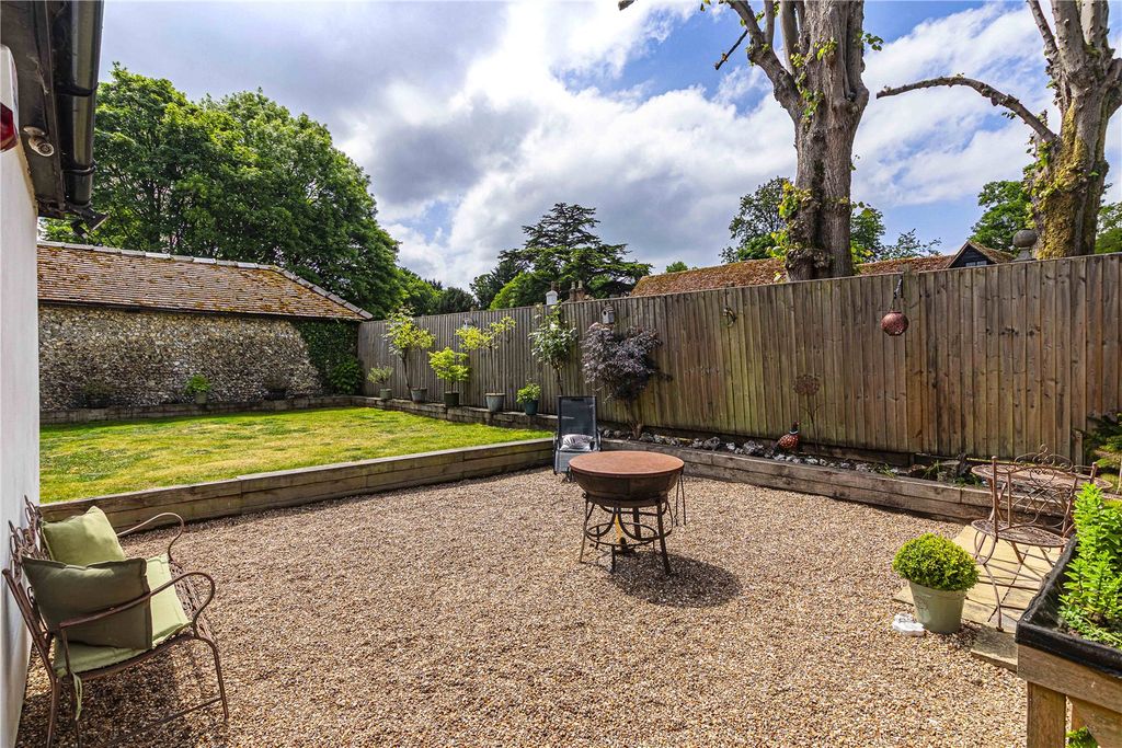 Property photo 2 of 16 Picture No. 14