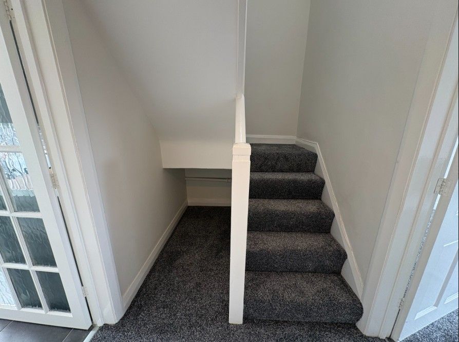 Property photo 2 of 19 Hall Way