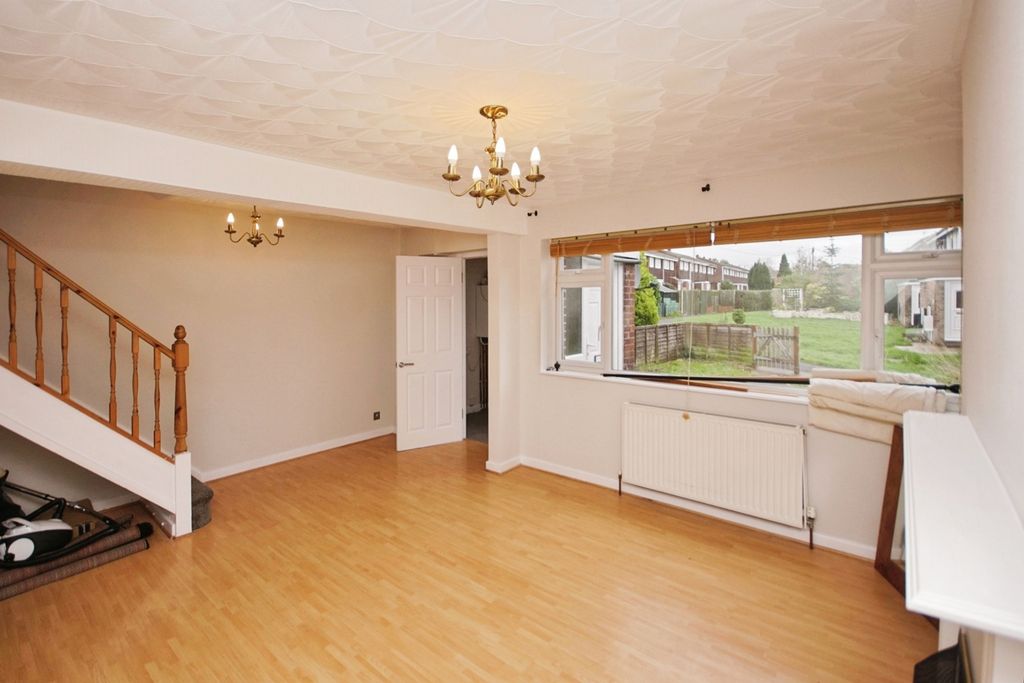 Property photo 2 of 16 Lounge