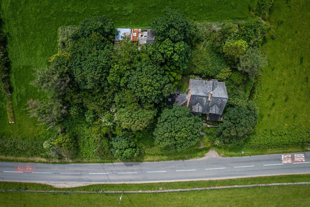 Property photo 2 of 16