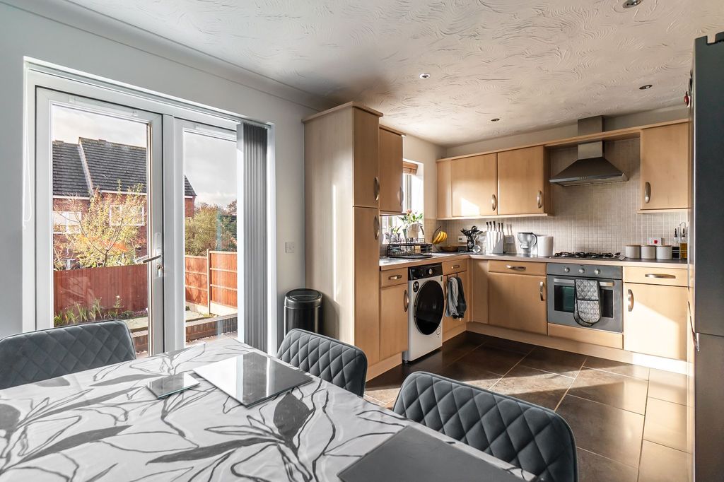 Property photo 2 of 27