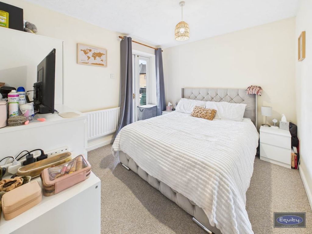 Property photo 3 of 11 Bedroom1