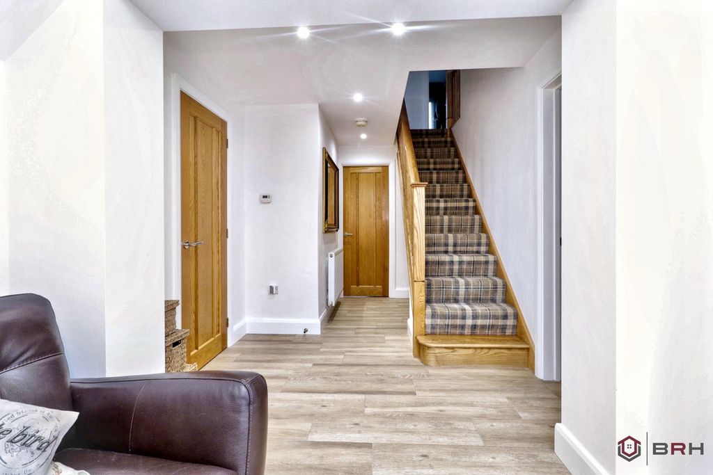 Property photo 3 of 36