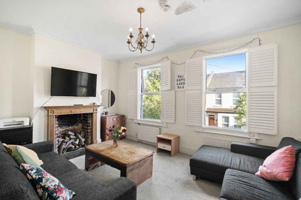 Property photo 1 of 8