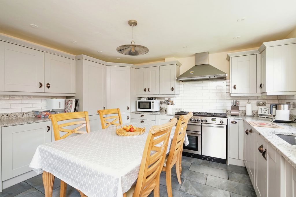Property photo 2 of 20 Kitchen