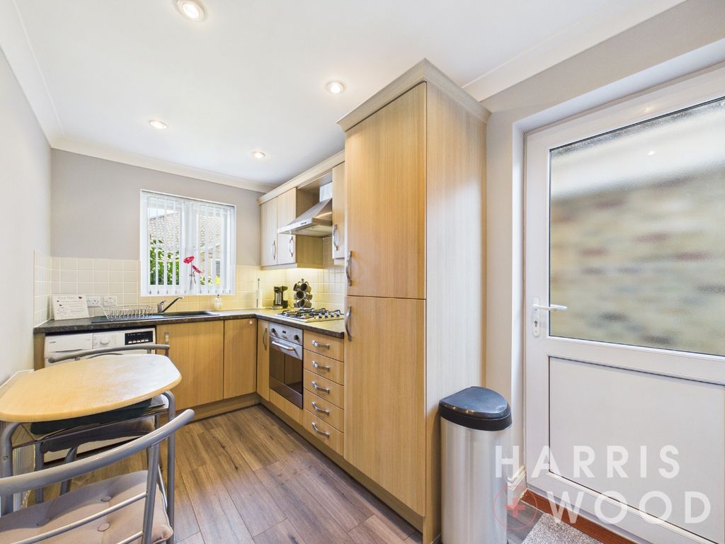 Property photo 2 of 18 5180042