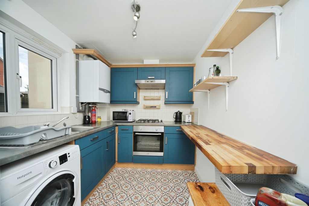 Property photo 2 of 16