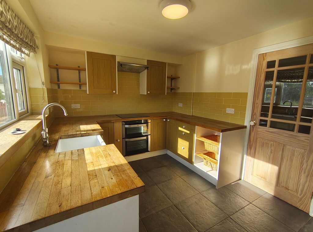 Property photo 2 of 13 Kitchen