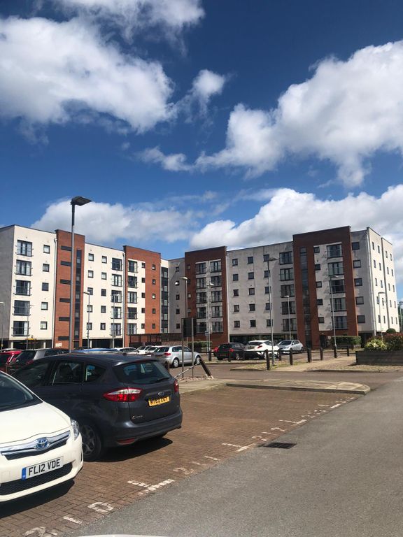 Property photo 1 of 5 Available 2 Bedroom Shared Flat In Ladywell Point, Salford M50