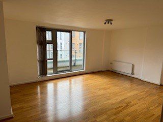 Property photo 1 of 8 Queen Mary Avenue E18