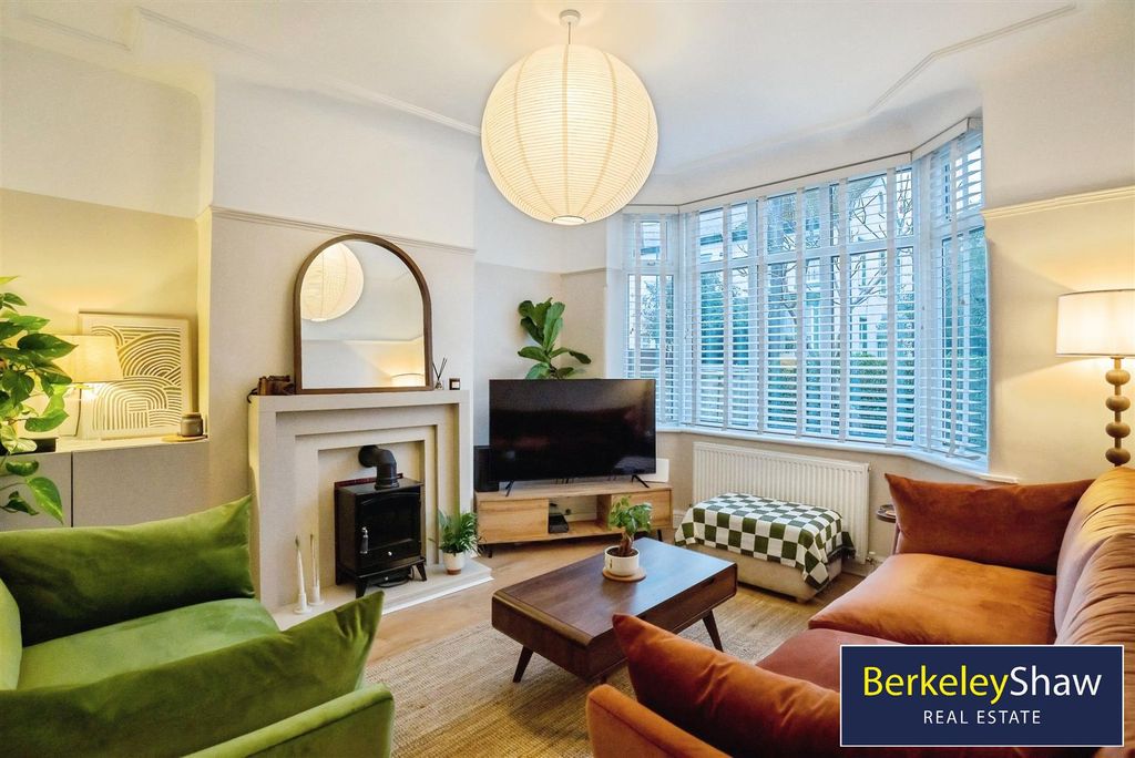 Property photo 2 of 20 Living Room