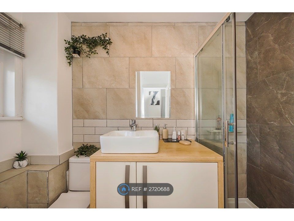 Property photo 2 of 15 Bathroom