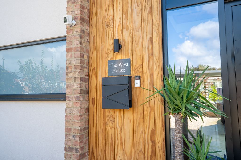 Property photo 2 of 26 Door