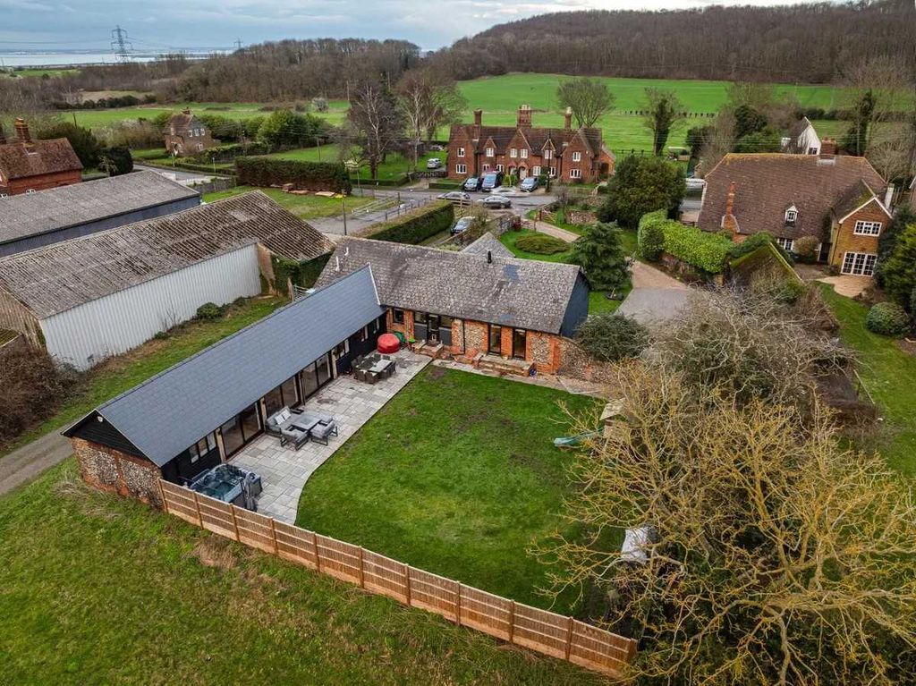 Property photo 2 of 33