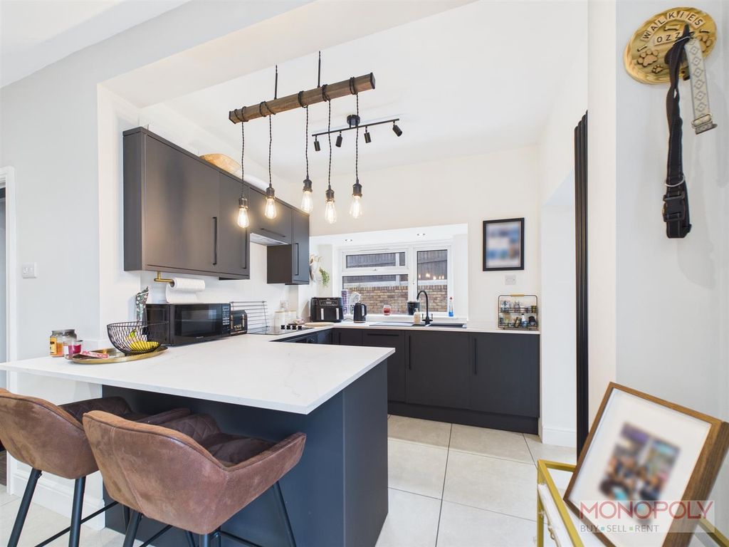 Property photo 3 of 19 Cam03815G0-Pr0378-Still013.Jpg