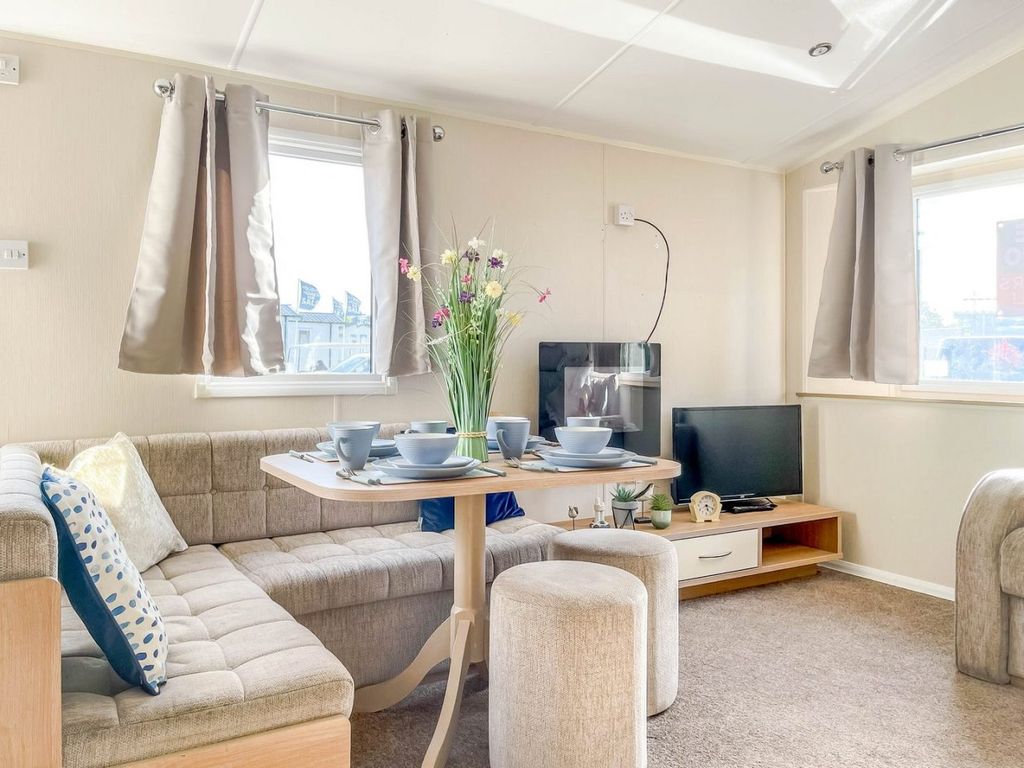 Property photo 3 of 16 Untitled 9