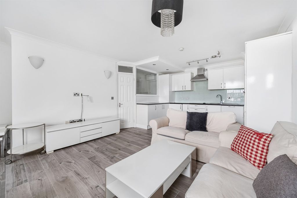 Property photo 3 of 7 Living Room