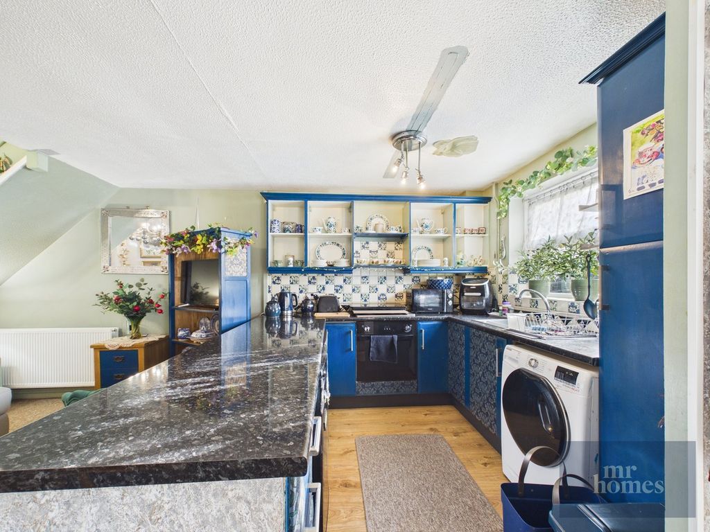 Property photo 3 of 23