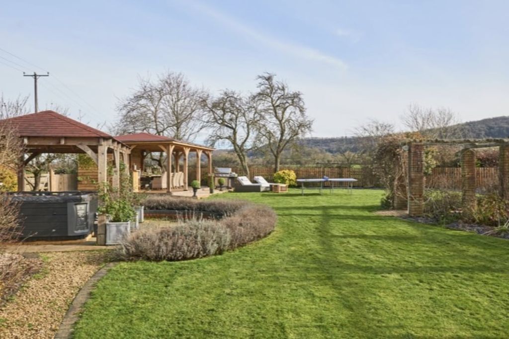 Property photo 3 of 18