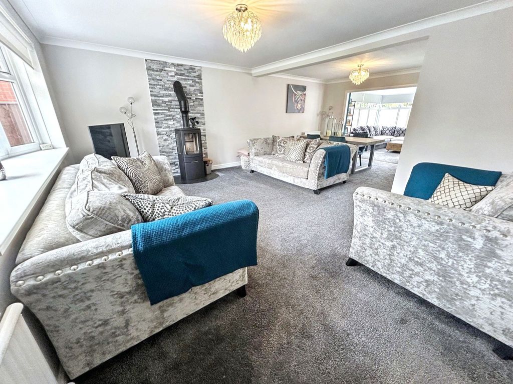 Property photo 2 of 31