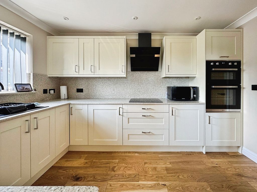 Property photo 3 of 36 Pbox-Img.Jpg