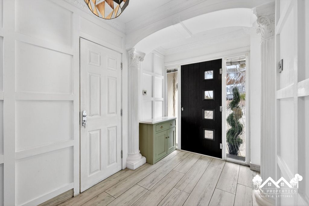 Property photo 2 of 48