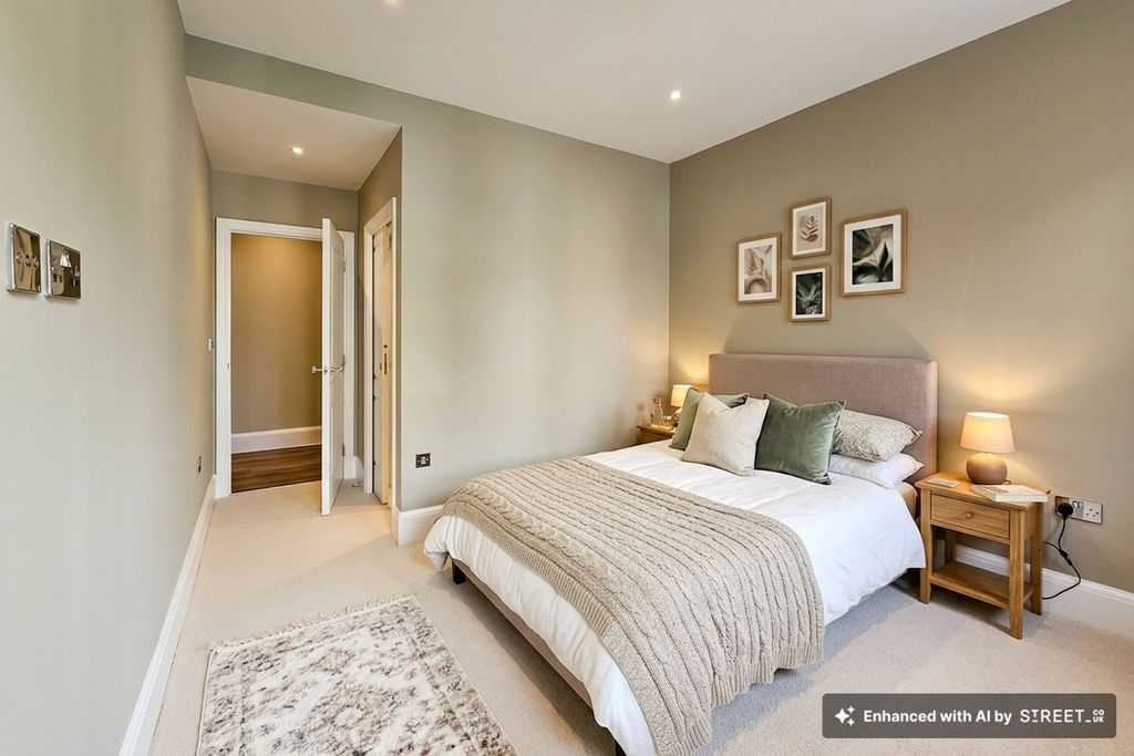 Property photo 2 of 25