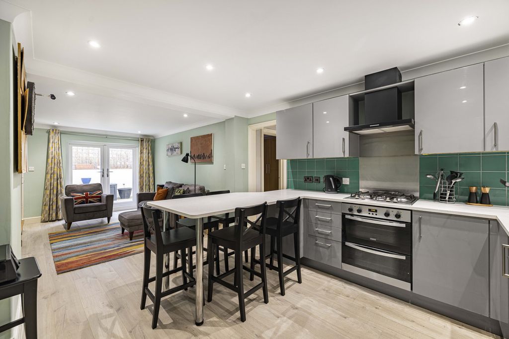 Property photo 3 of 11