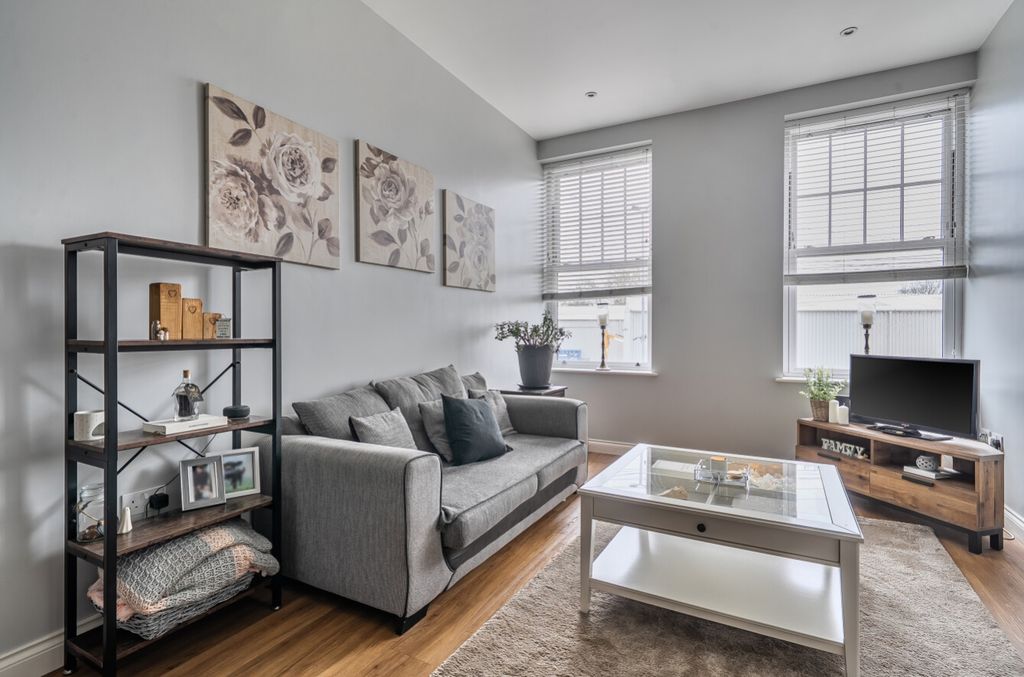 Property photo 1 of 23 1415389-12-698F1A5c285Fd