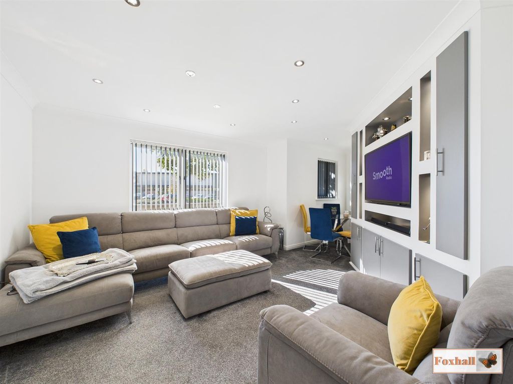 Property photo 3 of 14 Lounge / Diner