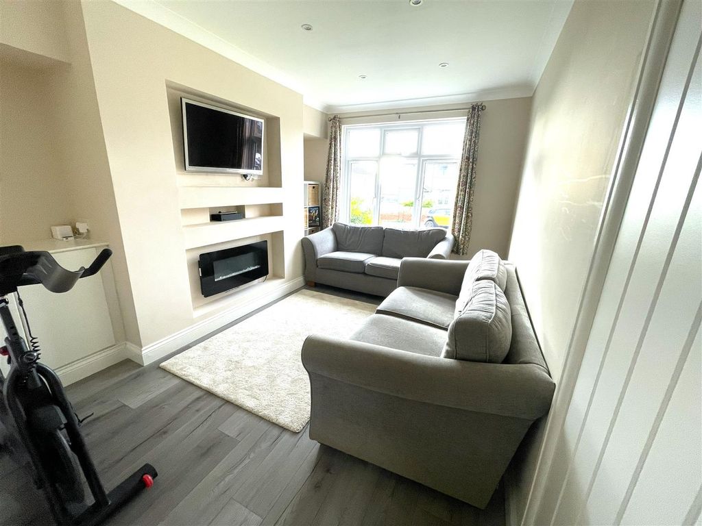 Property photo 2 of 23