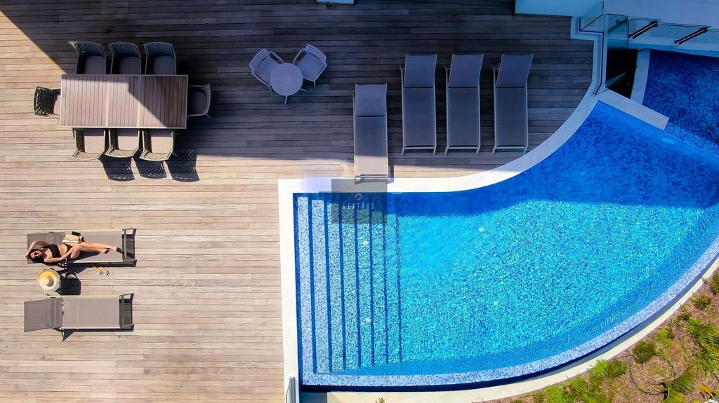 Property photo 3 of 24