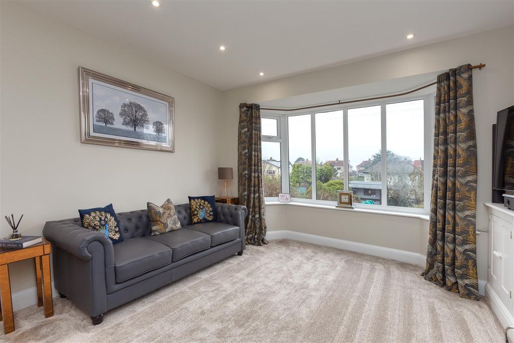 Property photo 3 of 28