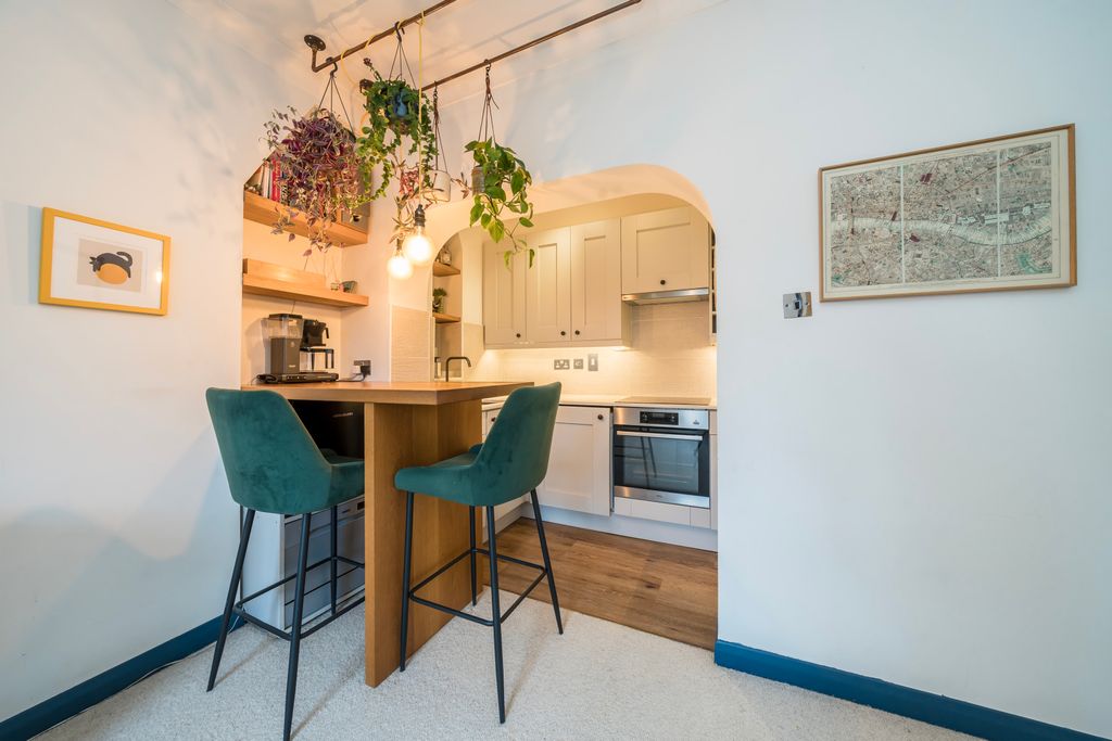 Property photo 2 of 8 Picture No. 12