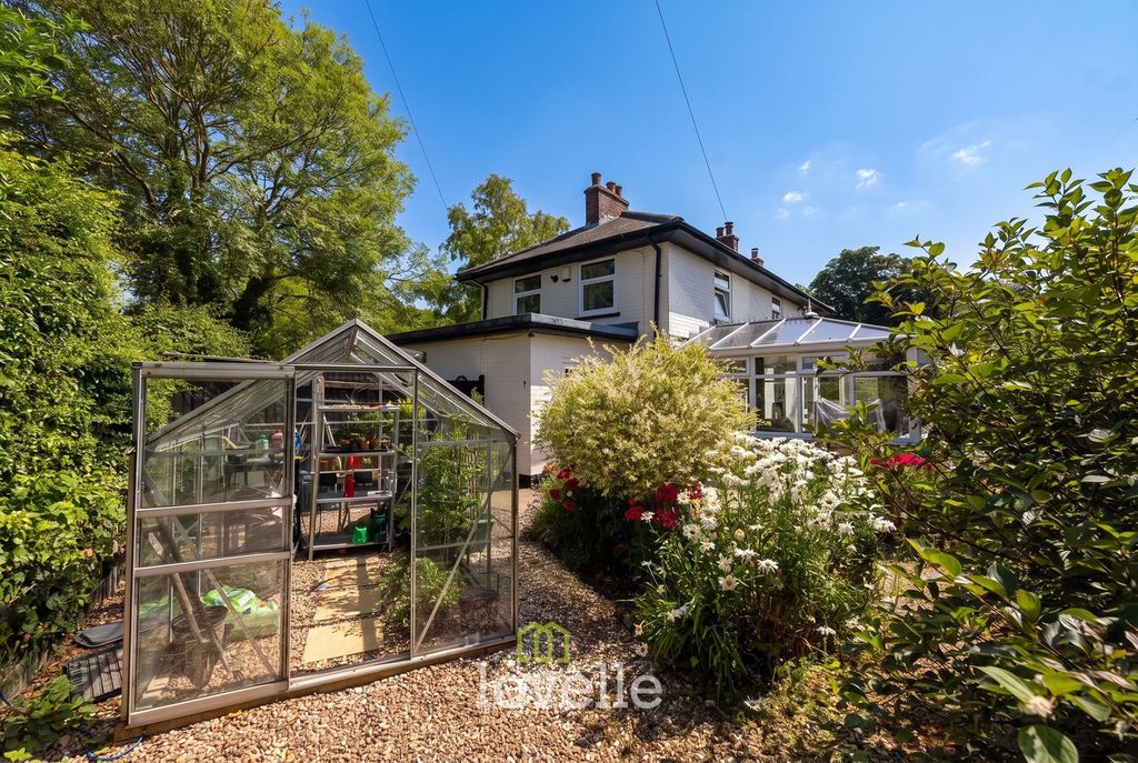Property photo 2 of 28