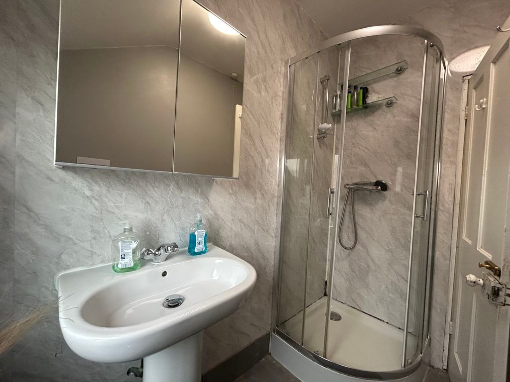 Property photo 3 of 11 Photo 8