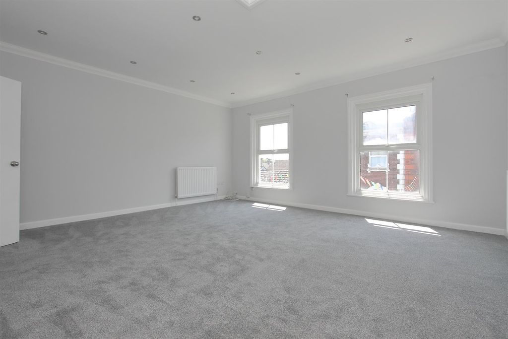 Property photo 2 of 13 2 138 Fisherton Street (14).Jpg