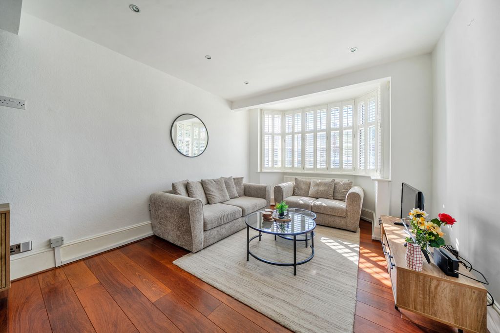 Property photo 2 of 20 Reception