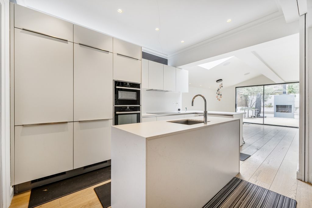 Property photo 3 of 22 1472179-19-6A2152...