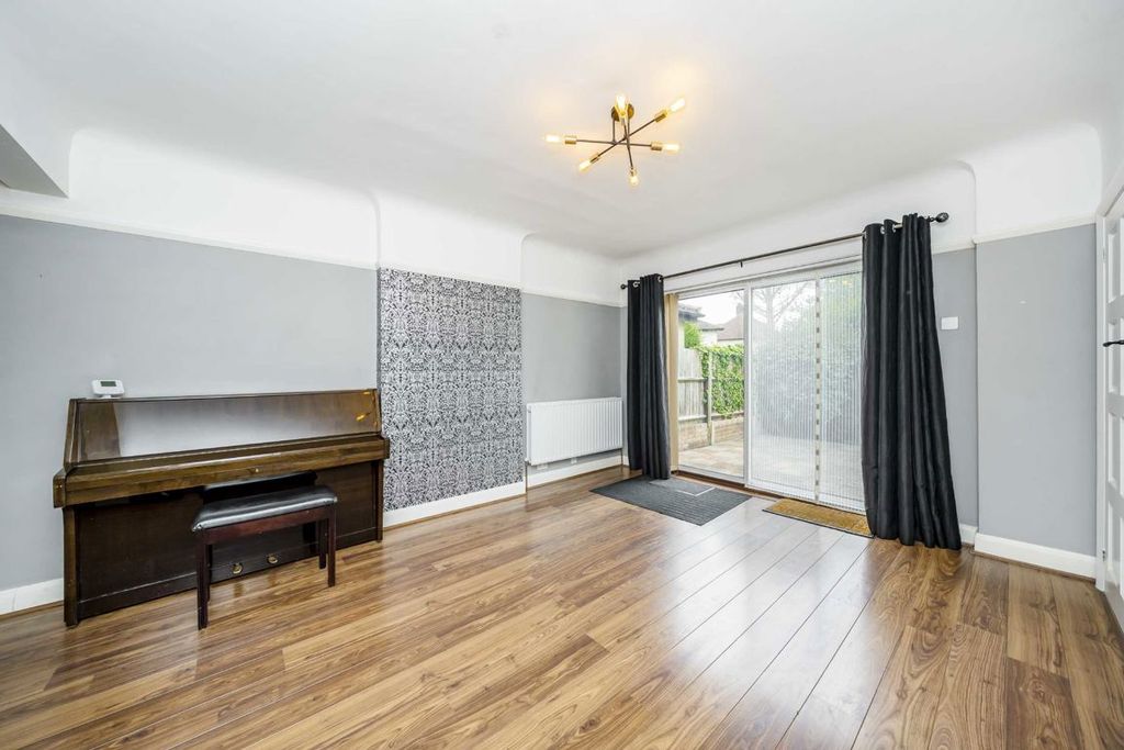 Property photo 2 of 9