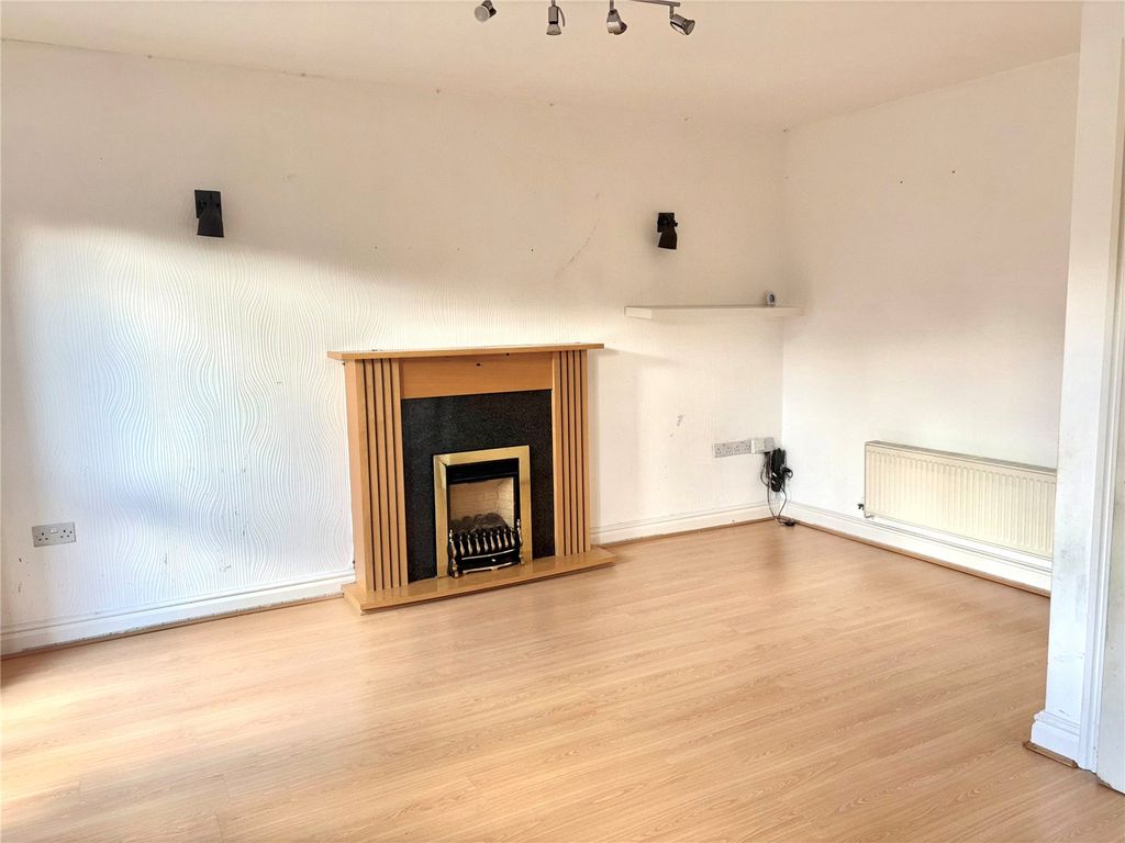 Property photo 2 of 13 Picture No. 16