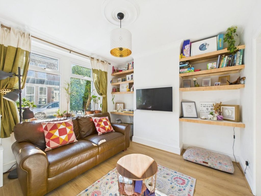 Property photo 2 of 30 Cam01530G0-Pr0239-Still029.Jpg